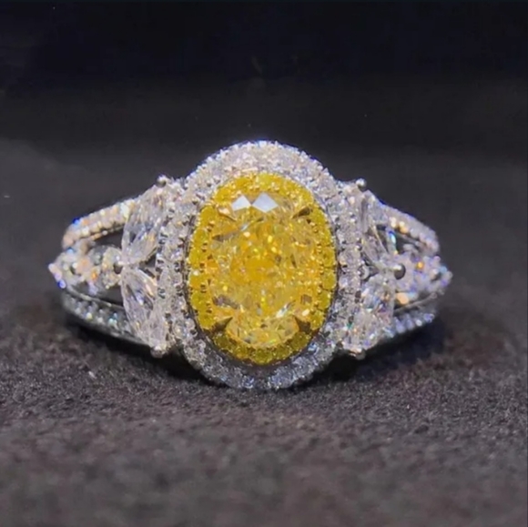 New 2.5 ct Yellow Topaz 925 S. Silver Diamond Engagement Ring - Picture 1 of 3